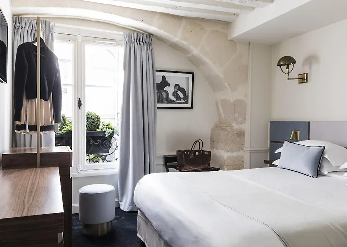 Verneuil Saint Germain 4* Párizs