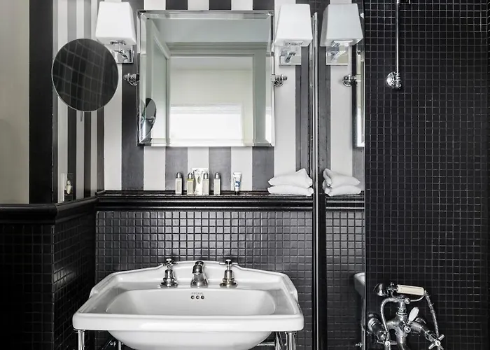 Szálloda Verneuil Saint Germain 4*